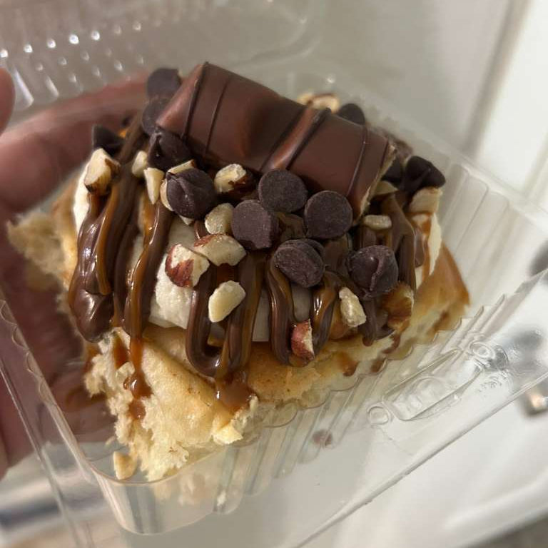 Nutella Roll - Kinder Bueno & Hazelnut | Maria Lupita Bakery