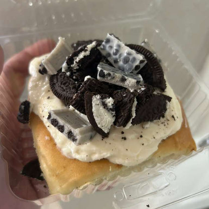Oreo Roll - Cookies & Cream Cinnamon Roll | Maria Lupita Bakery