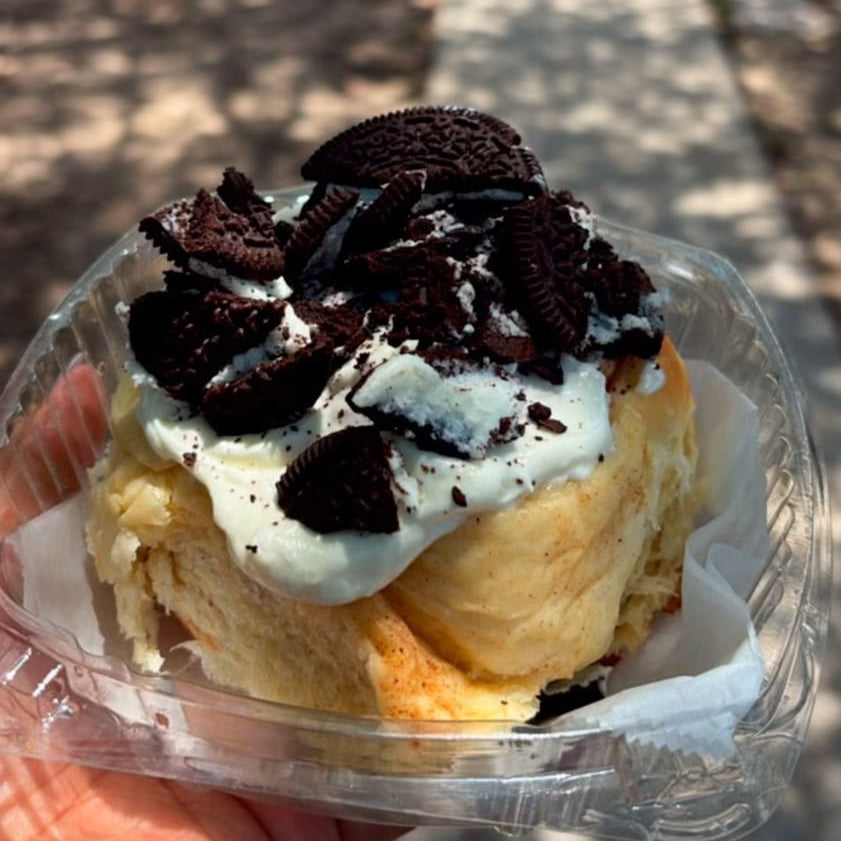 Oreo Roll - Cookies & Cream Cinnamon Roll | Maria Lupita Bakery