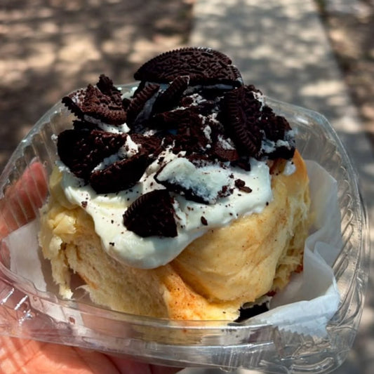 Oreo Roll - Cookies & Cream Cinnamon Roll | Maria Lupita Bakery
